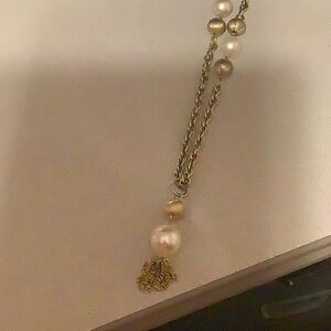 Elegant Gold and Pearl Necklace